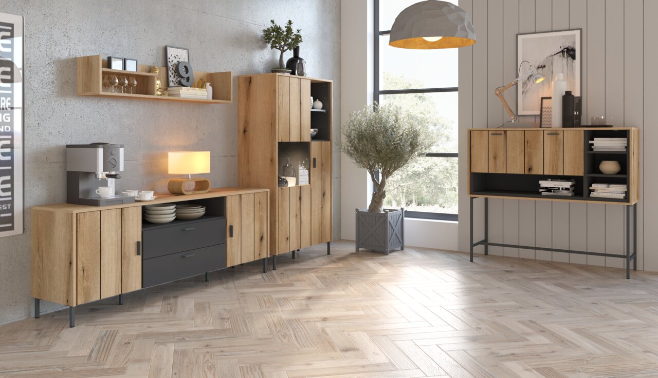Moderner Barschrank aus Holz mit offenen Regalen und Schranktüren, seitliche Perspektive