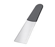 Raclette-Spachtel mit schwarzem Griff und gezackter Kante, seitliche Perspektive