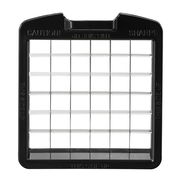 Vorderansicht eines Würfel- und Stifteschneiders mit scharfen Klingen und Gitterdesign.