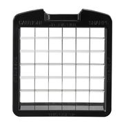 Vorderansicht eines Würfel- und Stifteschneiders mit scharfen Klingen und Gitterdesign.