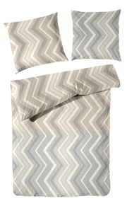 Bettwäsche-Set mit Zickzack-Muster in Beige- und Grautönen, bestehend aus einem Bettbezug und zwei Kissenbezügen, aus der Vogelperspektive.