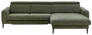 Grünes Longchair-Sofa mit drei Sitzplätzen und einer verlängerten Liegefläche auf der rechten Seite, frontal betrachtet.
