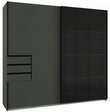 Schwebetürenschrank mit zwei Türen, eine in dunklem Grau mit Schubladen und die andere in glänzendem Schwarz, Frontalansicht
