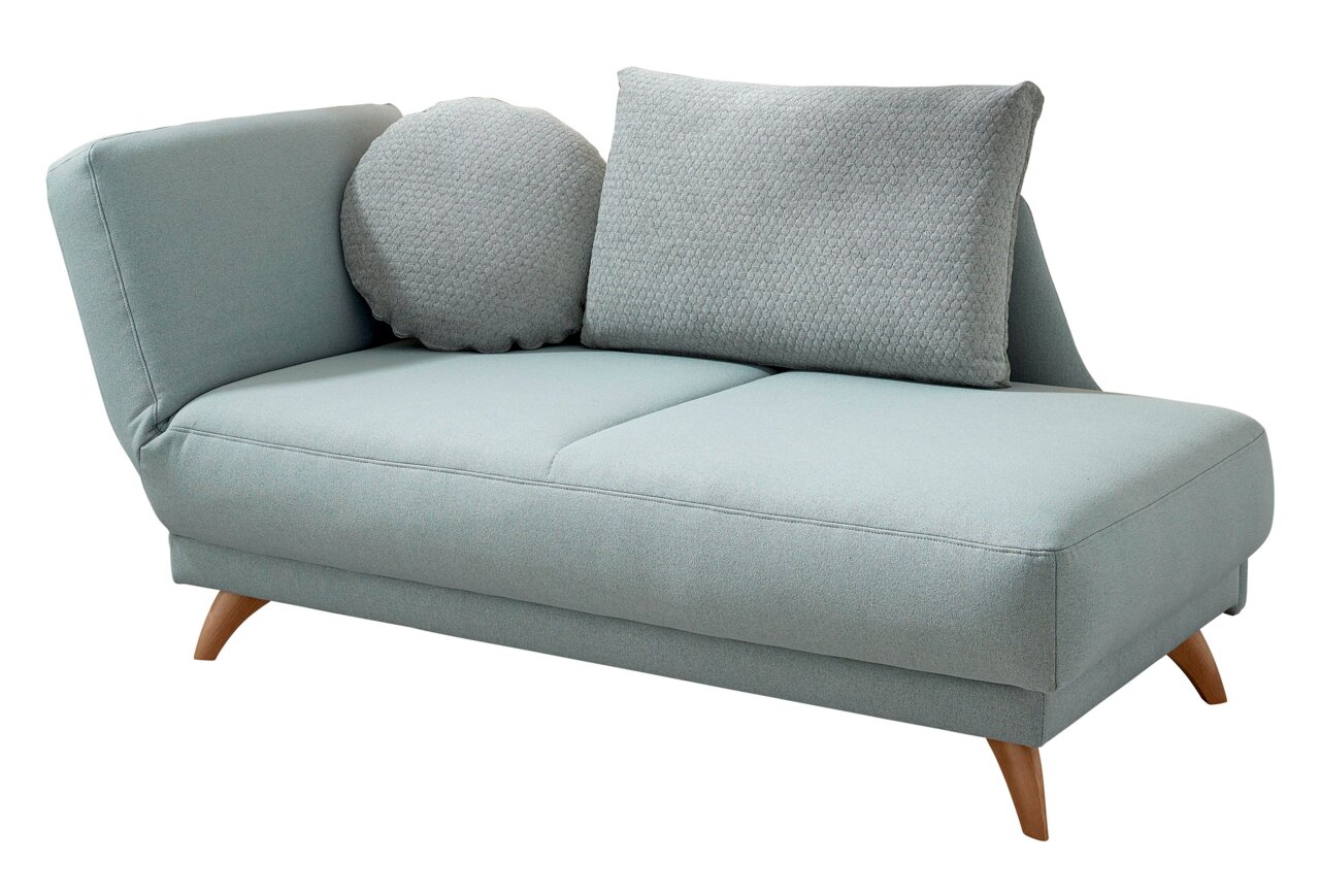 Max Berger Recamiere mit Armlehne links PALMA Recamiere mit Armlehne links in hellblauem Stoff, mit runden und rechteckigen Kissen, aus seitlicher Perspektive fotografiert.