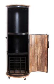 Runder Barschrank aus Holz und Metall mit geöffneter Tür, auf Rollen, frontal betrachtet.