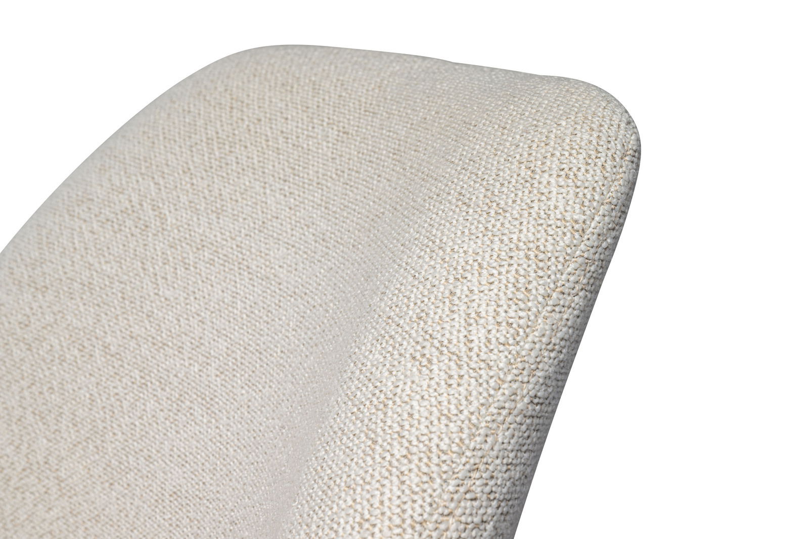 Nahaufnahme der oberen Ecke eines Sessels mit cremefarbenem Stoffbezug, Perspektive von schräg oben.