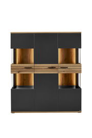 Frontale Ansicht eines modernen Highboards mit dunklen Türen und Holzdetails, beleuchtet von innen.