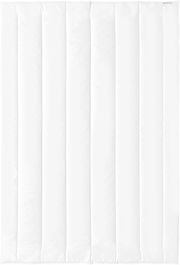 Weiße Sommerbettdecke in der Größe 135x200 cm, von oben betrachtet, mit gestepptem Design.