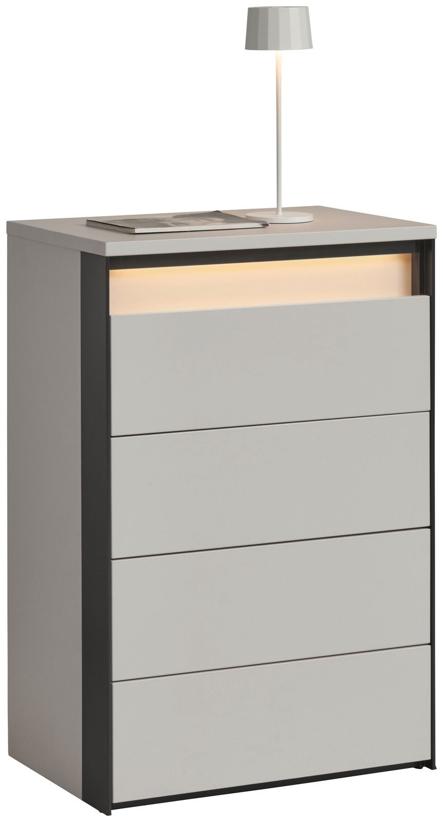 Voleo Hoge ladekast ZAYA Hochkommode mit vier Schubladen, moderne graue Oberfläche, seitliche schwarze Akzente, mit Tischlampe und Buch auf der Oberseite, seitliche Perspektive
