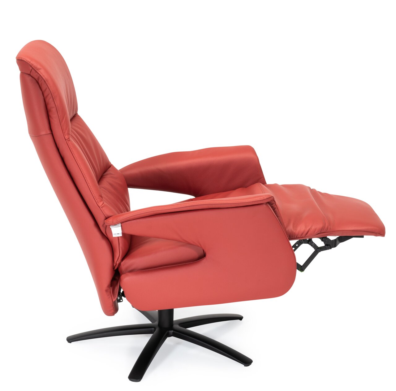 Zijaanzicht van een rode relaxfauteuil met verstelbare voetsteun en een zwart draaipoot.