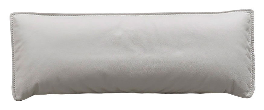 Rechteckiges, hellgraues Kissen in Nahaufnahme, frontal betrachtet.