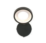 LED-Strahler in schwarzem Gehäuse, von oben betrachtet, mit leuchtendem Ring.