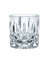 Kristallglas mit elegantem Schliffmuster, frontal fotografiert