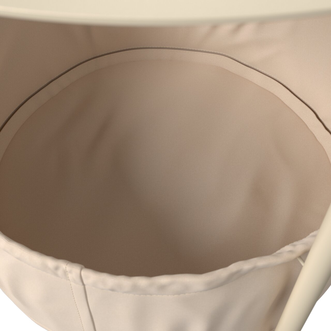 Close-up van een beige bijzettafeltje met stoffen inzet, gezien van bovenaf.