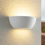 Moderne weiße Wandleuchte mit indirekter Beleuchtung, seitliche Perspektive