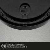 Nahaufnahme der Unterseite einer schwarzen Akku-Außenwandleuchte mit USB-C-Anschluss und Ein-/Ausschalter.