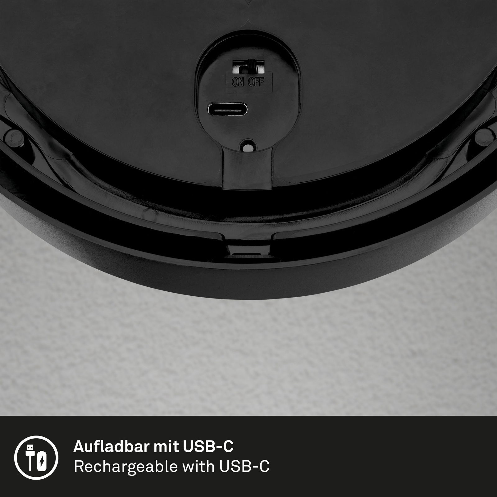 Nahaufnahme der Unterseite einer schwarzen Akku-Außenwandleuchte mit USB-C-Anschluss und Ein-/Ausschalter.