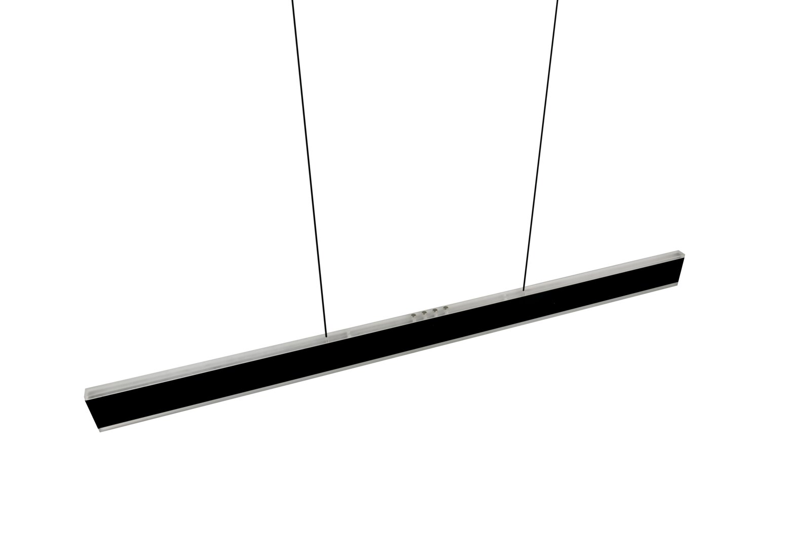 Schmale, längliche schwarze LED-Pendelleuchte mit silbernem Rahmen, an zwei Kabeln aufgehängt, in schräger Frontansicht vor weißem Hintergrund