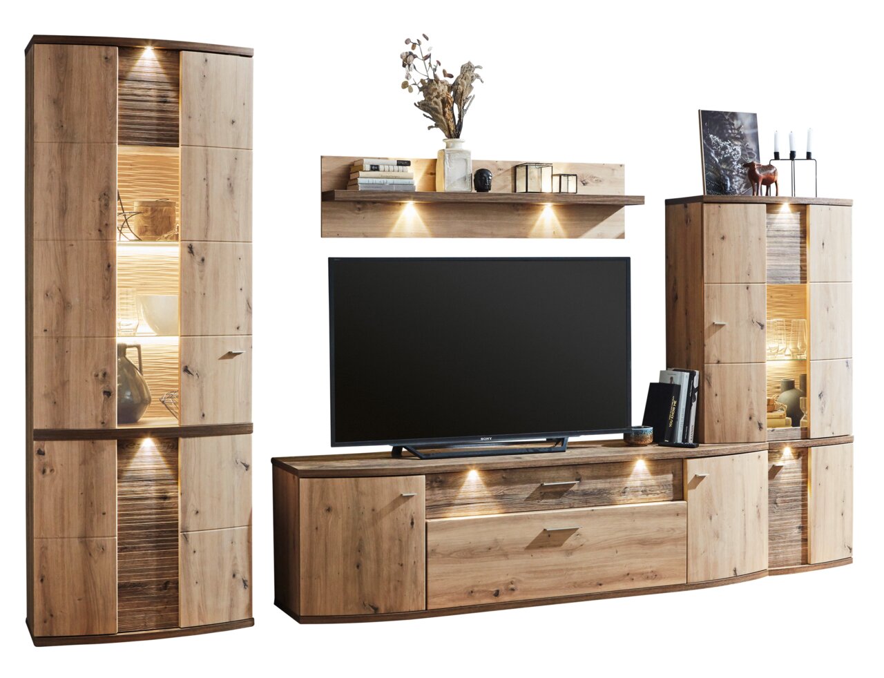 Zurbrüggen Wandkombination CABANA Moderne Wandkombination aus Holz mit Beleuchtung, bestehend aus zwei hohen Schränken, einem TV-Board und einem Wandregal, frontal abgebildet.
