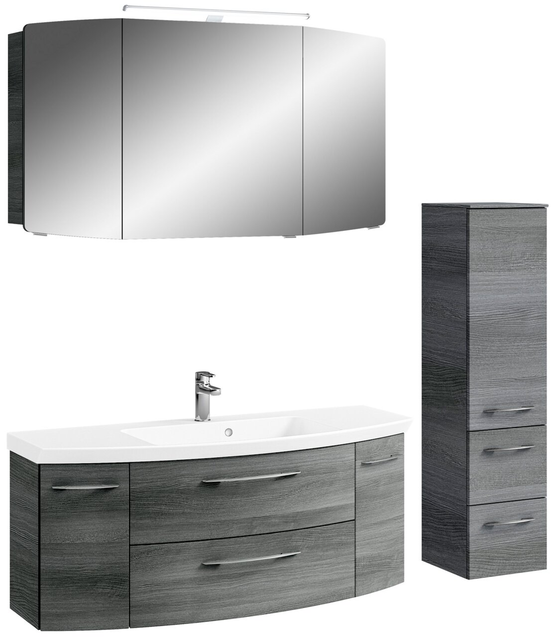 Moderne Badkombination mit grauem Holzdekor, bestehend aus einem Spiegelschrank, einem Waschtisch mit Unterschrank und einem hohen Seitenschrank. Frontalansicht.