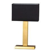 Moderne Tischleuchte PRIME mit rechteckigem, schwarzem Lampenschirm und goldfarbenem Standfuß, Frontalansicht.