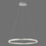 Moderne Pendelleuchte RITUS in Ringform, von unten betrachtet, mit schlankem, silbernem Design.