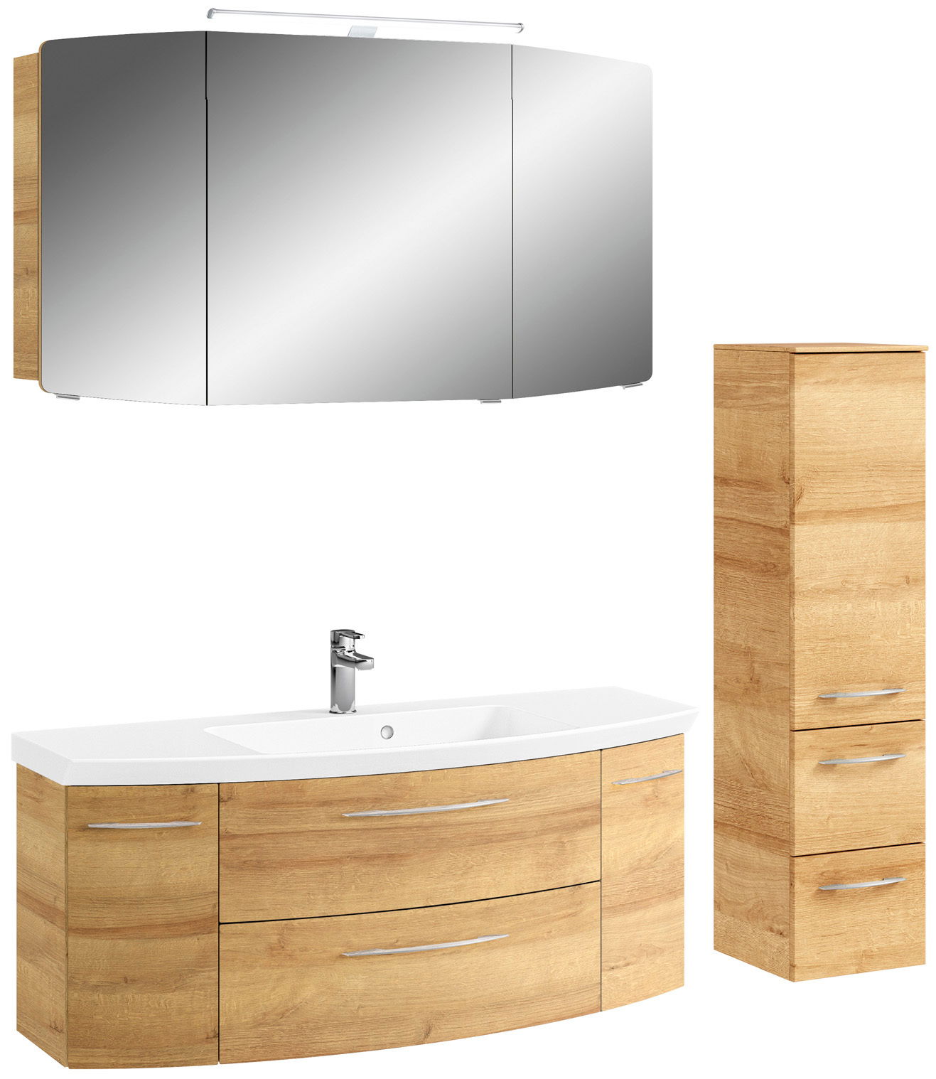 Badkombination aus Holzoptik mit Spiegelschrank, Waschbeckenunterschrank und hohem Schrank, frontal betrachtet.