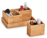 Organizer-Set aus Bambus, 4-teilig, mit verschiedenen Fächern für Kosmetikartikel, aus seitlicher Perspektive fotografiert.