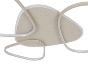 Moderne led-plafondlamp met gebogen vormgeving, gezien van onderaf