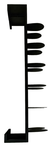 Seitenansicht eines schwarzen Schuhregals mit mehreren ovalen Ablagen.