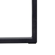 Nahaufnahme eines schwarzen Metallrahmens eines Konsolentisches, seitliche Perspektive