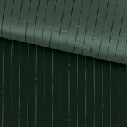 Dunkelgrüne Wendebettwäsche mit dezentem Streifenmuster und eingeprägtem Logo, aus der Vogelperspektive betrachtet.