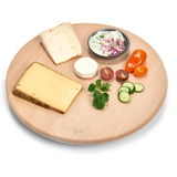 Rundes Drehkabinett aus Holz mit verschiedenen Käsesorten, Gemüse und Dip aus der Vogelperspektive.