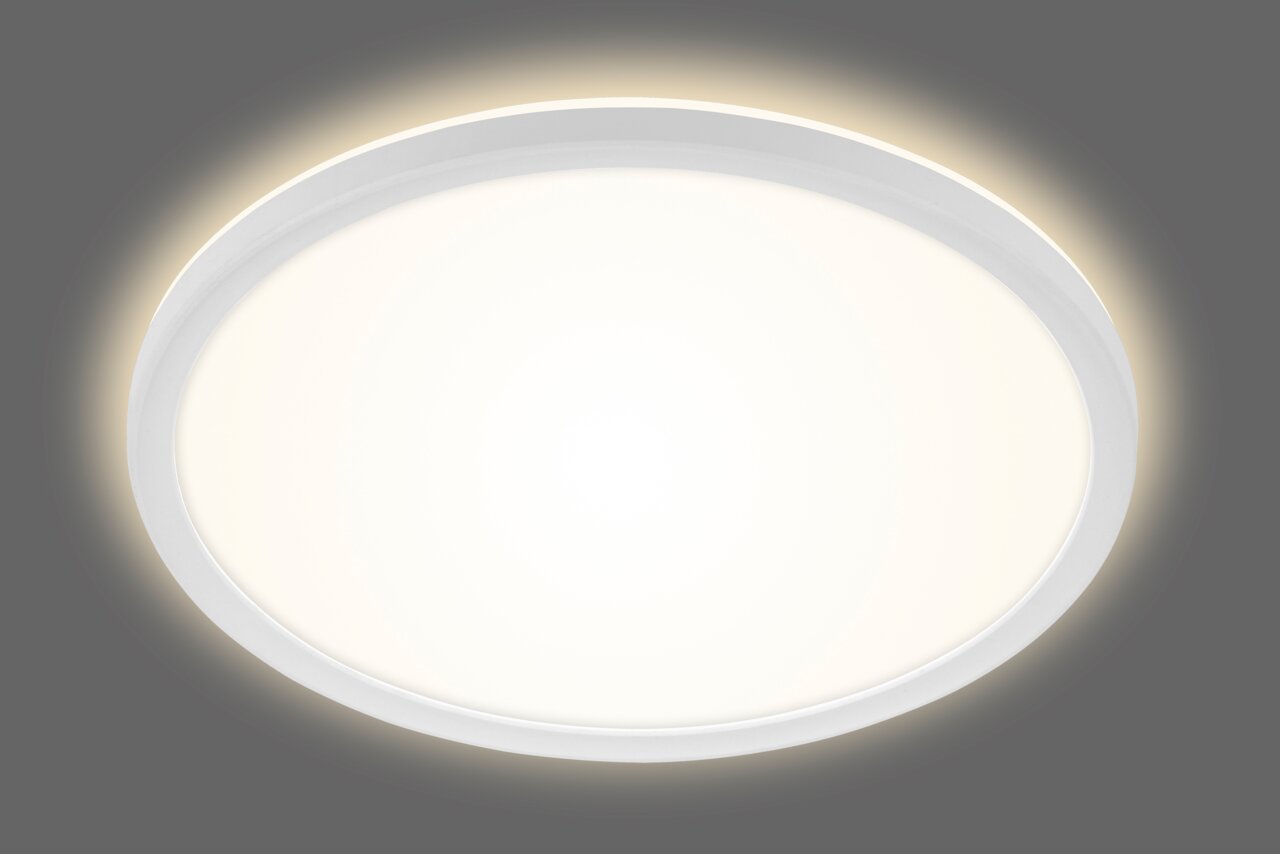 Runde LED-Deckenleuchte Briloner SLIM, Ansicht von unten, leuchtend mit sanftem Lichtschein.