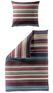 Bettwäsche-Set mit Streifenmuster in Rot-, Blau- und Beigetönen, bestehend aus einem Kissenbezug und einem Bettdeckenbezug, aus der Vogelperspektive fotografiert.