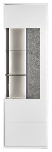 Moderne Vitrine in Weiß mit Glaselementen und grauer Steinoptik, frontal betrachtet.