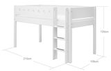 Weißes halbhohes Bett mit Leiter, seitlicher Perspektive, Maße 210cm x 109cm x 120cm