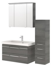 Badkamermeubelset in grijze houtlook, bestaande uit een spiegelkast, een wastafelmeubel met twee lades en een hoge kast, gezien vanaf de voorkant.