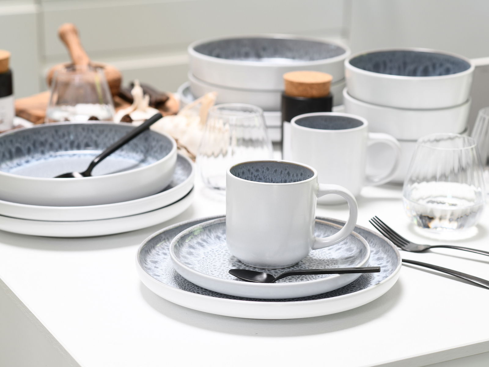Kombiservice 16-tlg. Stone in moderner Tischdekoration, seitliche Perspektive