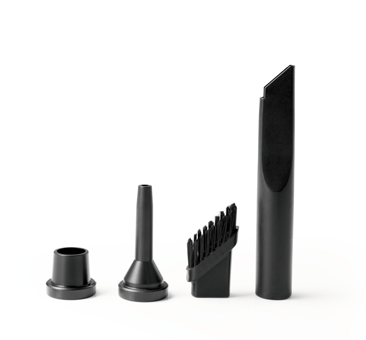 Verschiedene schwarze Aufsätze für einen Handstaubsauger, frontal abgebildet.