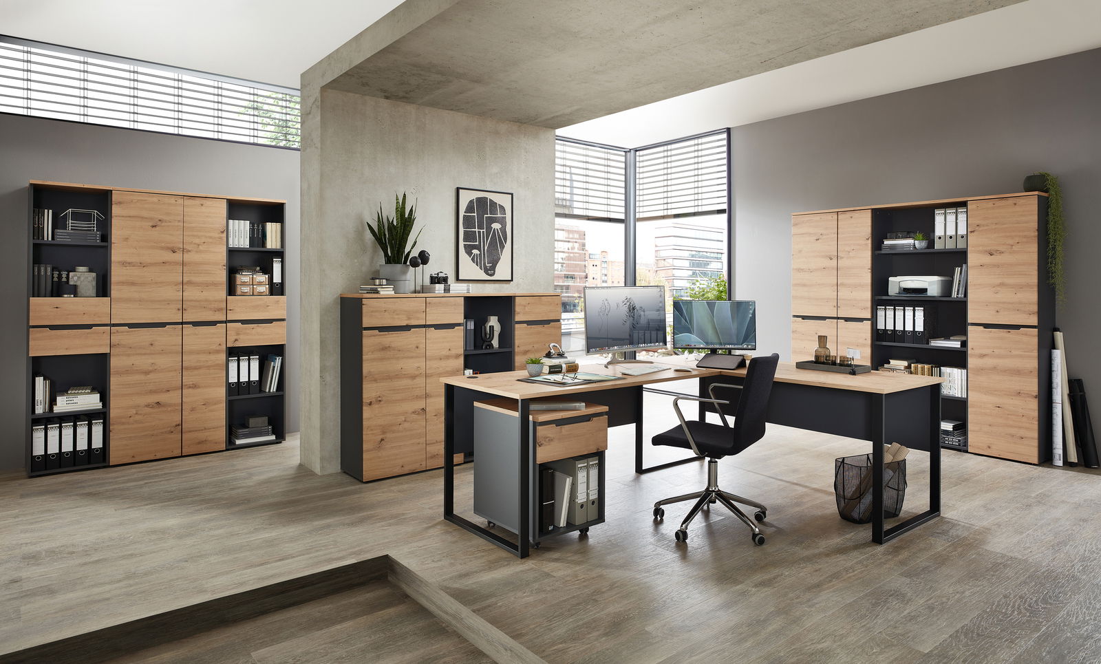 Moderne Büroumgebung mit Voleo Aktenschrank DETROIT in Holzoptik, seitliche Perspektive