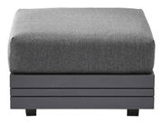 Grauer Loungesessel mit quadratischer Sitzfläche, seitliche Perspektive