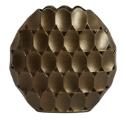 Goldene Vase mit geometrischem Muster, frontale Ansicht