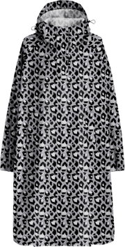 Grau-schwarzer Regenponcho mit Leopardenmuster, Kapuze mit Kordelzug und seitlichen Taschen, frontal von vorn freigestellt dargestellt
