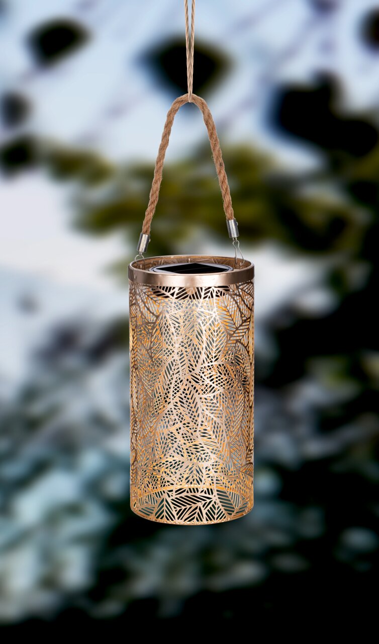 Ambia Garden Solarleuchte PLEAT Hängende Solarleuchte mit filigranem Blattmuster, seitliche Perspektive
