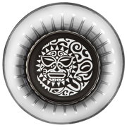 Vogelperspektive auf eine runde Schale mit Maori-Muster in Schwarz-Weiß.