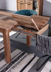 Esstisch aus Holz mit ausziehbarer Funktion, seitliche Perspektive