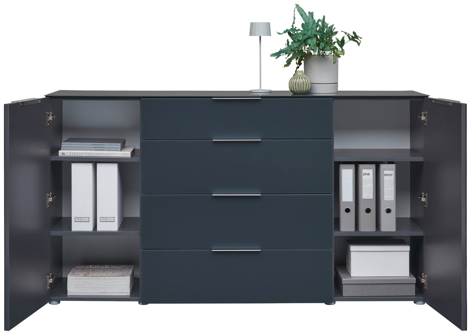 Modernes Sideboard in dunklem Blau mit offenen Türen, zeigt Regale mit Ordnern und Schubladen, dekoriert mit einer Pflanze und Lampe auf der Oberseite, frontale Perspektive.