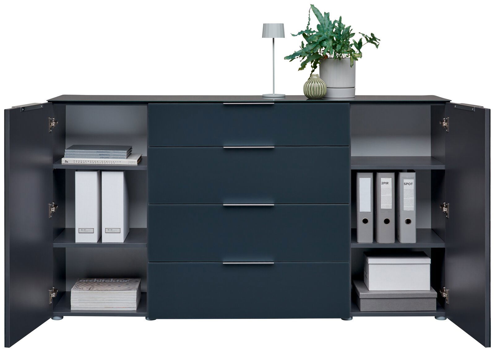 Modernes Sideboard in dunklem Blau mit offenen Türen, zeigt Regale mit Ordnern und Schubladen, dekoriert mit einer Pflanze und Lampe auf der Oberseite, frontale Perspektive.