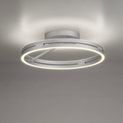 Moderne Deckenleuchte PURE Loop in silberner Farbe, seitliche Perspektive, mit kreisförmigem LED-Licht.